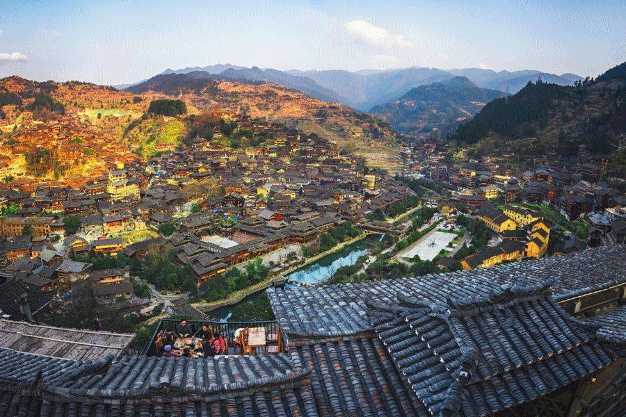 伞下风雨,贵州山水之情韵